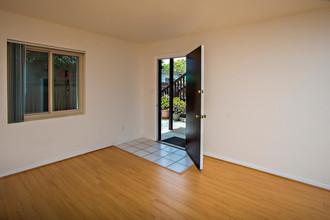 4117-4123 Meade Ave in San Diego, CA - Building Photo - Interior Photo