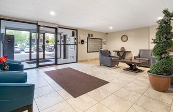 Marine Court in Windsor, ON - Building Photo - Building Photo