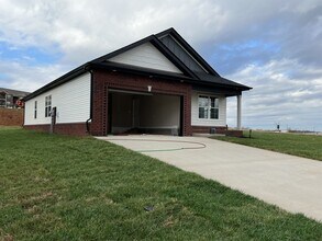 840 Karmaflux Way in Clarksville, TN - Building Photo - Building Photo