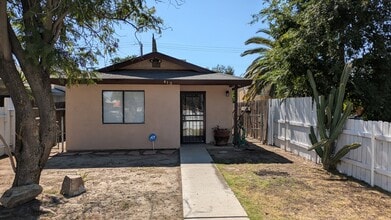 413 Beech St in Bakersfield, CA - Foto de edificio - Building Photo