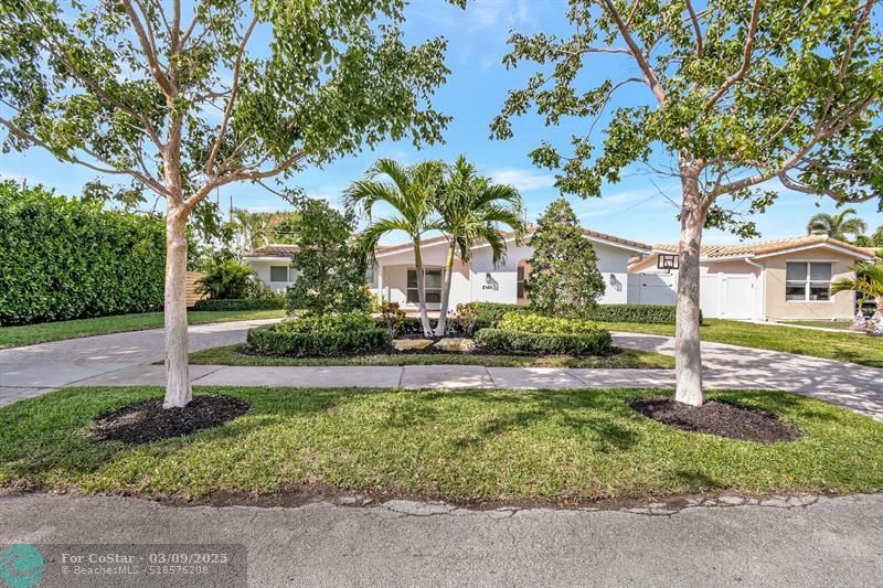 2141 NE 63rd Ct in Fort Lauderdale, FL - Building Photo