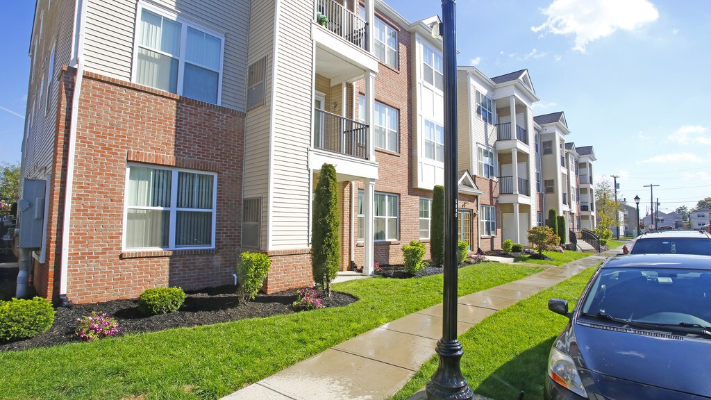 Camelot at Federal Hill Apartments in Perth Amboy, NJ