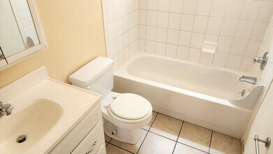 918 S Logan St, Unit 103 in Denver, CO - Building Photo - Building Photo
