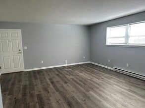 Colonial Court in Wilmington, DE - Building Photo - Building Photo