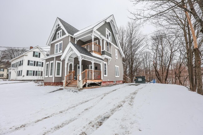 40 W Main St in Hillsborough, NH - Building Photo - Building Photo