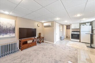 1318 14th Ave, Unit 1 in Eldora, IA - Foto de edificio - Building Photo