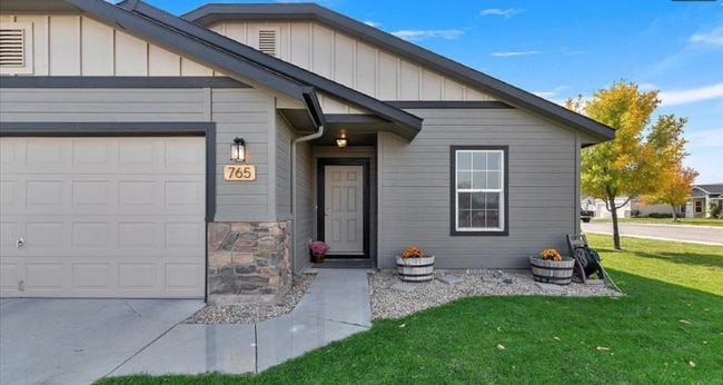 765 SW Portal St in Mountain Home, ID - Building Photo - Building Photo