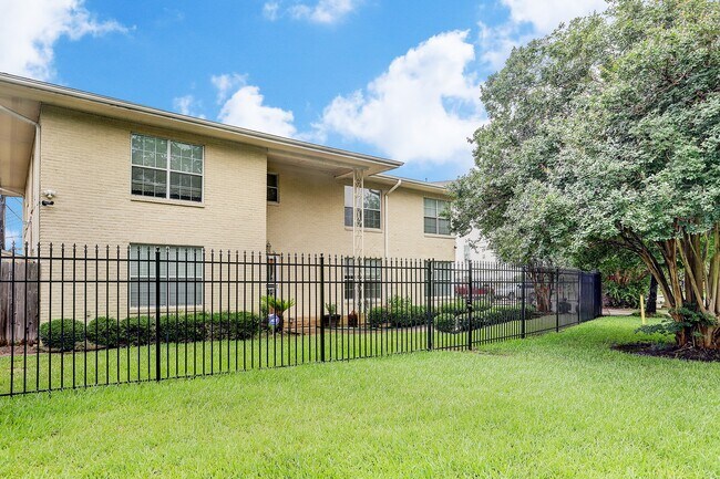 property at 6832 Bellgreen Dr