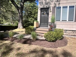 127 Manor Ave in Wellesley, MA - Building Photo - Building Photo