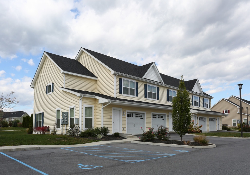 Brookside Meadows Luxury Rental Community in Pleasant Valley, NY - Foto de edificio