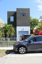 2942 SW 27th Ter in Miami, FL - Building Photo - Building Photo