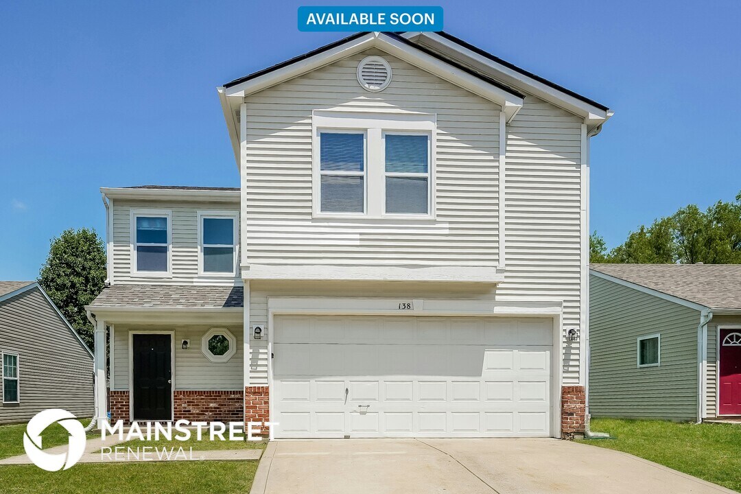 138 Frostwood Ln in Greenwood, IN - Foto de edificio