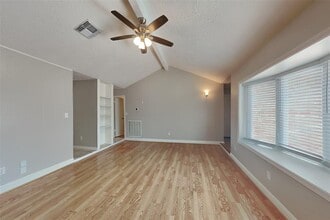 13627 Montaigne Dr in Houston, TX - Building Photo - Building Photo