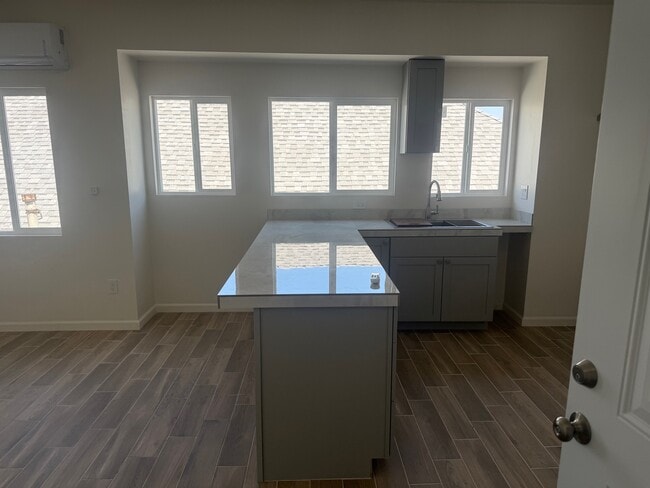 236 W 47th St, Unit 236