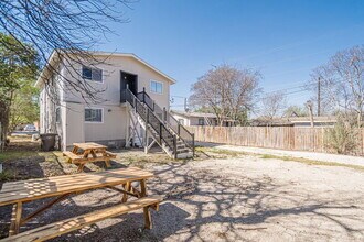2323 Arbor Pl in San Antonio, TX - Building Photo - Building Photo
