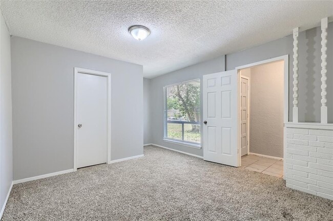 1302 Radcliff Dr in Austin, TX - Building Photo - Building Photo