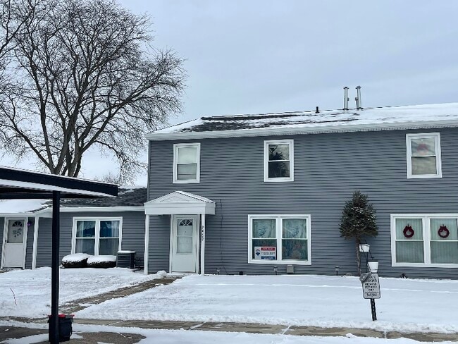 property at 9469 N Parkwood Dr