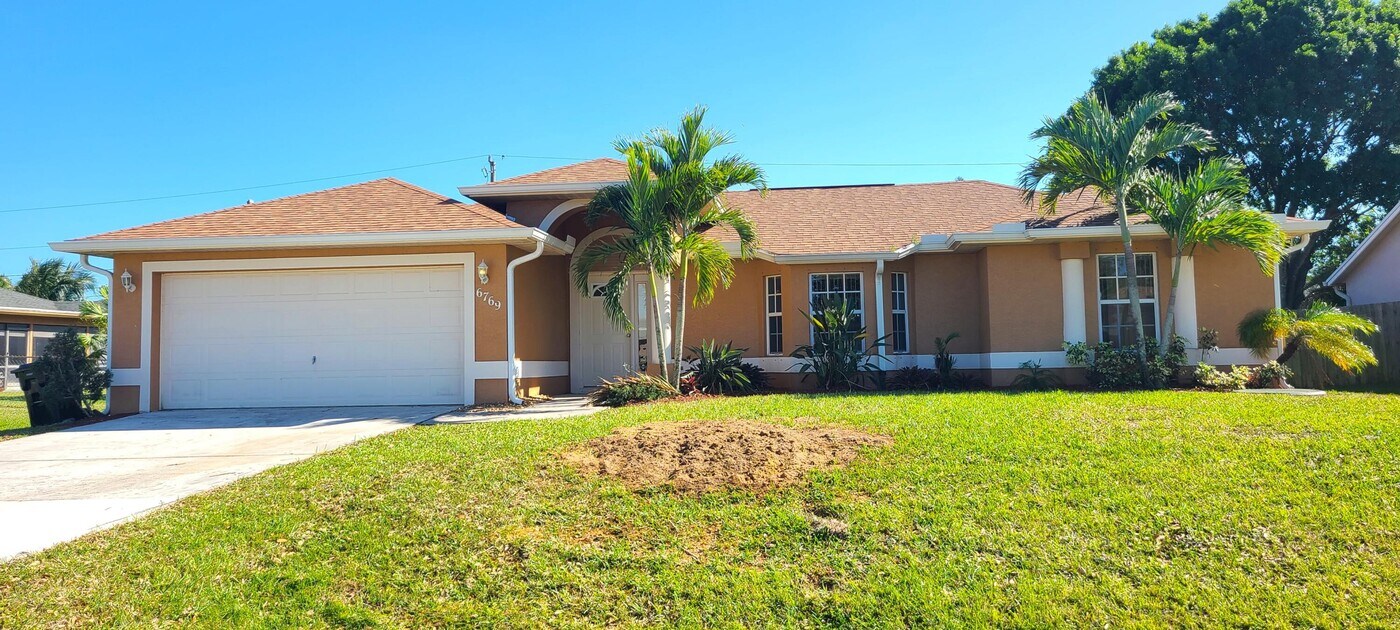 6769 NW Abigail Ave in Port St. Lucie, FL - Building Photo