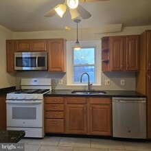 8 Mannakee St in Rockville, MD - Building Photo - Building Photo