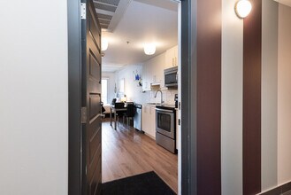 201 Rue Sainte-Catherine E in Montréal, QC - Building Photo - Building Photo