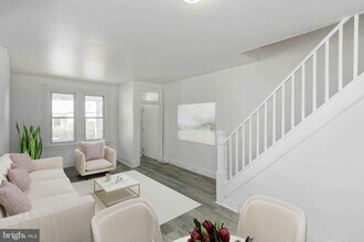 244 N Felton St in Philadelphia, PA - Foto de edificio - Building Photo