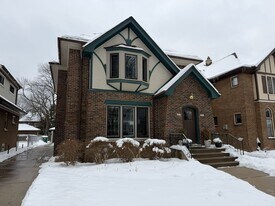 2031 E Marion St in Shorewood, WI - Building Photo