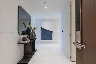 300 Biscayne Blvd Way, Unit 2504 in Miami, FL - Building Photo - Building Photo