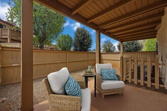 Red Oak Villas Apartments in Redlands, CA - Foto de edificio - Building Photo