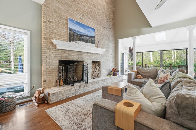 63 Queens Ct in Newport News, VA - Foto de edificio - Building Photo