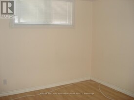 114 Kennard Ave in Toronto, ON - Building Photo