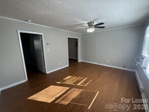 341 Laurel St in Hudson, NC - Foto de edificio - Building Photo