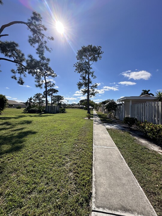 27600 S View Dr in Bonita Springs, FL - Building Photo