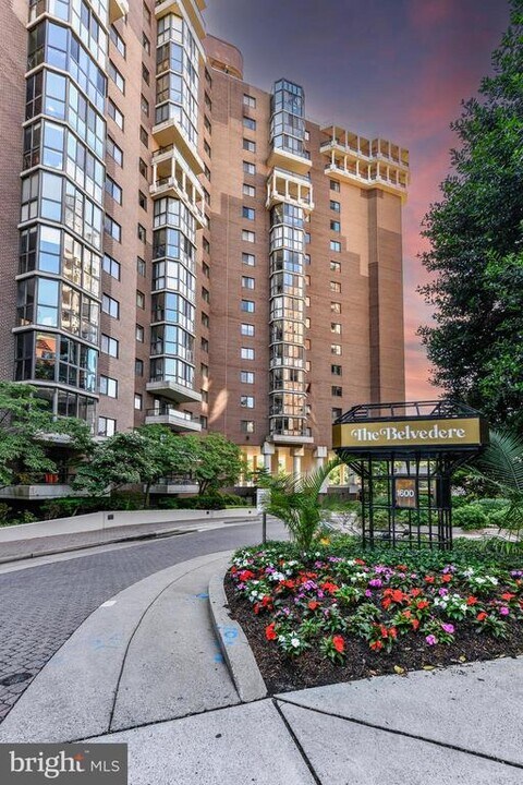 1600 N Oak St in Arlington, VA - Building Photo