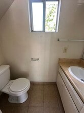 128 White Ln in Bakersfield, CA - Building Photo - Building Photo