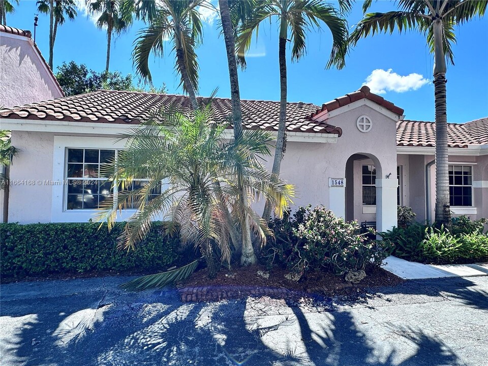 1548 Springside Dr in Weston, FL - Building Photo