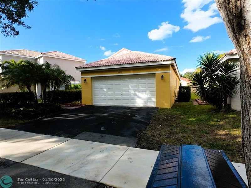 4378 Dogwood Cir in Weston, FL - Building Photo