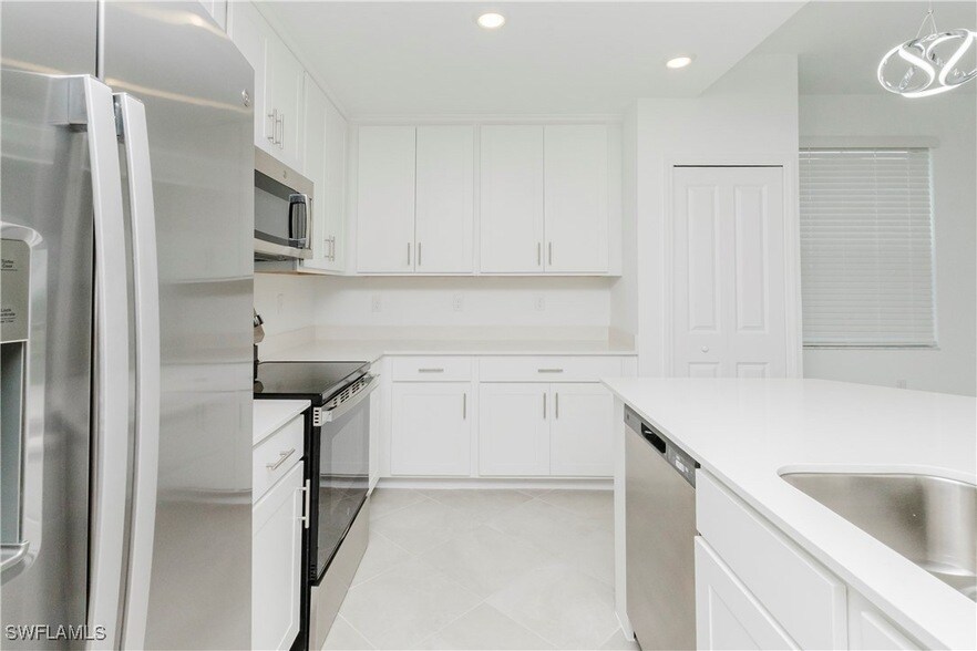 18461 Copperhead Dr, Unit 421 in Lehigh Acres, FL - Building Photo