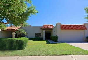 9463 E Jenan Dr in Scottsdale, AZ - Building Photo