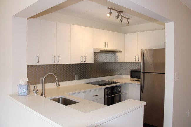 273 Cambridge Rd in Woburn, MA - Building Photo - Building Photo