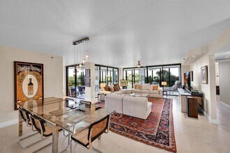 7578 Regency Lake Dr in Boca Raton, FL - Building Photo - Building Photo