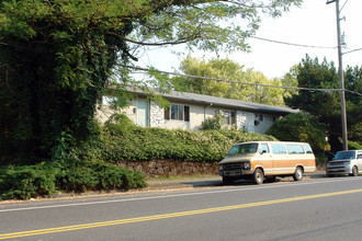 Gladstone Garden in Portland, OR - Building Photo - Building Photo