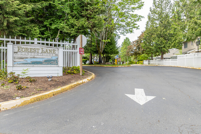 Forest Lane Condominiums in Federal Way, WA - Foto de edificio - Building Photo