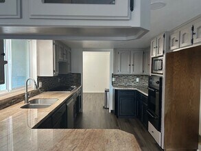 9400 Hemingway Pl in Bakersfield, CA - Building Photo - Building Photo