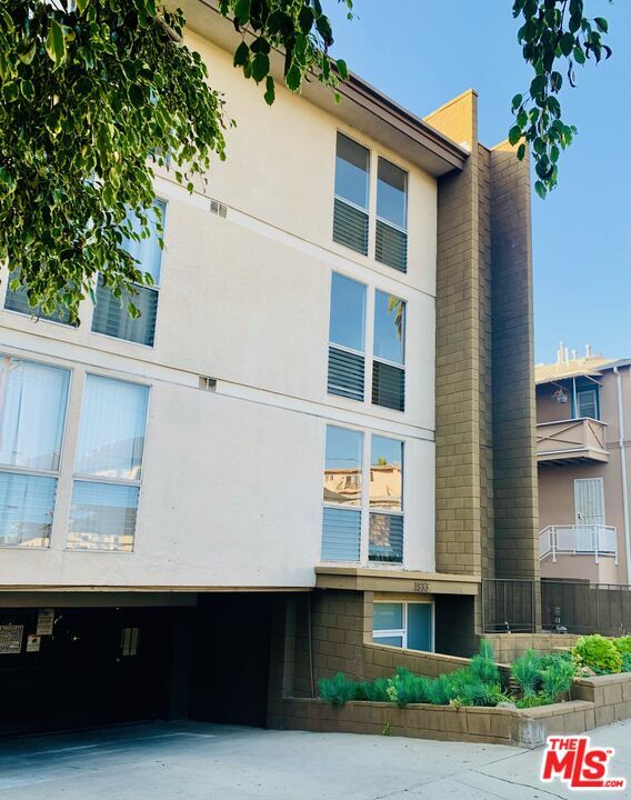 1833 Normandie Ave in Los Angeles, CA - Building Photo - Building Photo