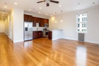 1609 W Warren Blvd, Unit 202 in Chicago, IL - Building Photo - Building Photo
