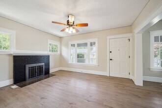 4528 SE Windsor Ct in Portland, OR - Building Photo - Building Photo