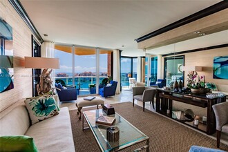 300 S Pointe Dr, Unit # 1604 in Miami Beach, FL - Building Photo - Building Photo