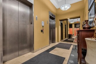 3670 Woodward Ave, Unit 511 in Detroit, MI - Foto de edificio - Building Photo