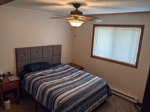 401 E Thomas Ave, Unit 3 in Marshall, MN - Building Photo - Building Photo