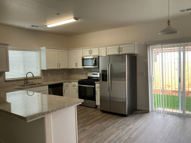 3928-3928 S Burke St in Visalia, CA - Building Photo - Building Photo